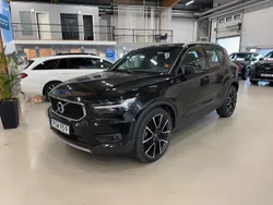 Svart Begagnad 2020 Volvo XC40 Momentum SUV | 279 000 kr
