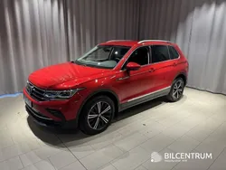 Röd Begagnad 2021 VW Tiguan Elegance SUV | 314 900 kr (Marknadspris)