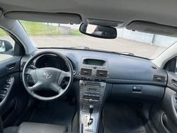 Silver Begagnad 2005 Toyota Avensis Kombi | 48 000 kr (Marknadspris)