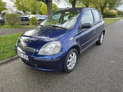 Blå Begagnad 2000 Toyota Yaris Halvkombi | 18 500 kr (Marknadspris)
