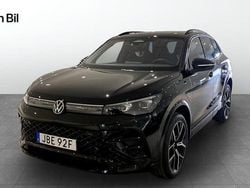 Svart Ny 2025 VW Tiguan R-line SUV | 603 600 kr (Dyr)