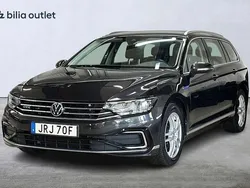Mörkgrå Begagnad 2020 VW Passat GTE Kombi | 274 900 kr (Marknadspris)