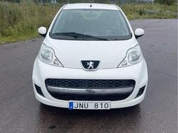 Vit Begagnad 2009 Peugeot 107 Halvkombi | 37 999 kr (Marknadspris)