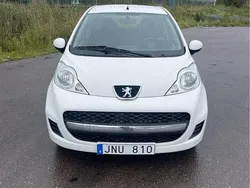 Vit Begagnad 2009 Peugeot 107 Halvkombi | 42 000 kr (Marknadspris)