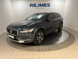 Mörkblå Begagnad 2020 Volvo V90 CC SE Kombi | 334 500 kr (Marknadspris)