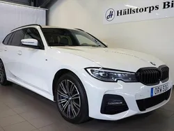 Vit Begagnad 2021 BMW 330e M Sport Kombi | 319 900 kr (Marknadspris)