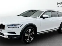 Vit (white) Begagnad 2018 Volvo V90 CC Momentum Kombi | 269 000 kr (Marknadspris)