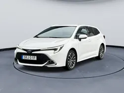 Vit Begagnad 2023 Toyota Corolla Plus Kombi | 299 900 kr (Marknadspris)
