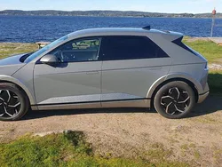 Grå Begagnad 2023 Hyundai Ioniq 5 SUV | 458 000 kr (Lite dyr)