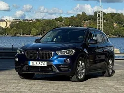 Blå Begagnad 2017 BMW X1 Sport Line SUV | 159 500 kr (Marknadspris)