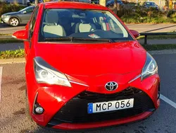 Röd Begagnad 2018 Toyota Yaris Multidrive S Halvkombi | 139 000 kr (Marknadspris)