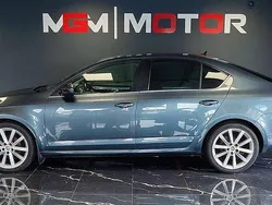 Grå Begagnad 2015 Skoda Octavia Style Halvkombi | 124 900 kr (Marknadspris)