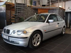 Ljusgrå Begagnad 2001 BMW 316 Compact Halvkombi | 31 900 kr (Marknadspris)
