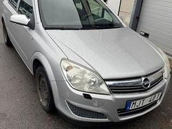 Grå Begagnad 2007 Opel Astra Halvkombi | 22 000 kr (Marknadspris)