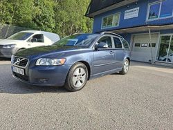 Blå Begagnad 2011 Volvo V50 Momentum Kombi | 59 900 kr (Marknadspris)