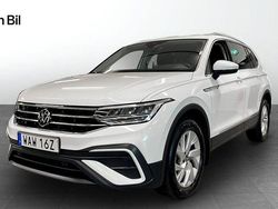 Vit (pure white) Begagnad 2023 VW Tiguan Allspace Life SUV | 359 900 kr (Marknadspris)