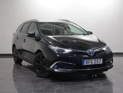 Svart Begagnad 2016 Toyota Auris Touring Sports Executive Kombi | 129 000 kr (Marknadspris)