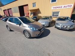 Ljusgrå (ljusrosa) Begagnad 2012 Peugeot 208 Halvkombi | 49 000 kr (Marknadspris)
