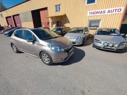 Ljusgrå (ljusrosa) Begagnad 2012 Peugeot 208 Halvkombi | 49 000 kr (Marknadspris)