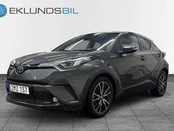 Mörkgrå Begagnad 2018 Toyota C-HR Executive SUV | 199 900 kr (Marknadspris)