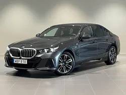 Grå Begagnad 2024 BMW 530e M Sport Sedan | 649 000 kr (Superpris)