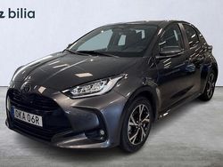 Mörkgrå (grå) Begagnad 2024 Toyota Yaris Hybrid Halvkombi | 279 900 kr (Lite dyr)
