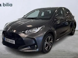 Mörkgrå (grå) Begagnad 2025 Toyota Yaris Hybrid Halvkombi | 279 900 kr (Lite dyr)