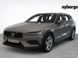 Grå Begagnad 2024 Volvo V60 CC Core Kombi | 405 000 kr (Marknadspris)