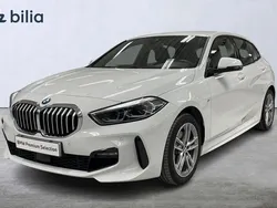Vit Begagnad 2024 BMW 118 M Sport Halvkombi | 324 900 kr (Dyr)