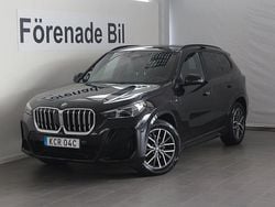 Svart (svart sapphire metallic) Begagnad 2025 BMW X1 M Sport SUV | 429 000 kr (Lite dyr)