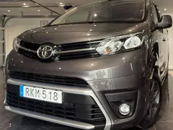 Grå Begagnad 2017 Toyota Proace Van | 219 000 kr