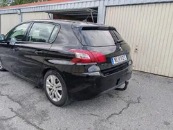 Svart Begagnad 2014 Peugeot 308 Active Halvkombi | 47 000 kr (Marknadspris)