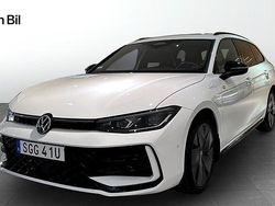 Vit Begagnad 2025 VW Passat R-line Kombi | 484 900 kr