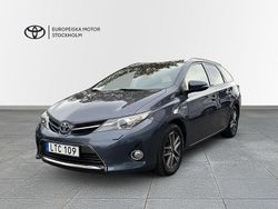 Mörkblå Begagnad 2015 Toyota Auris Hybrid Edition Kombi | 154 900 kr (Marknadspris)