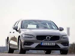 Grå Begagnad 2019 Volvo V60 Kombi | 210 000 kr (Bra pris)