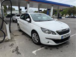 Vit Begagnad 2016 Peugeot 308 Active Halvkombi | 74 995 kr (Marknadspris)