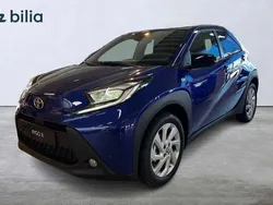 Blå Ny 2025 Toyota Aygo Comfort Halvkombi | 226 800 kr (Marknadspris)