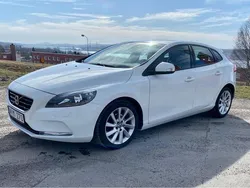 Vit Begagnad 2014 Volvo V40 Kinetic Kombi | 95 000 kr (Marknadspris)
