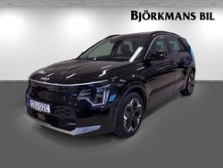 Svart (/abp/ aurora black pearl m) Begagnad 2022 Kia e-Niro SUV | 279 900 kr (Marknadspris)