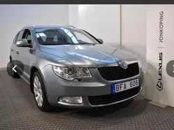 Silver Begagnad 2011 Skoda Superb Elegance Kombi | 57 000 kr (Bra pris)