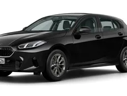 Svart Ny 2025 BMW 120 Shadowline Halvkombi | 387 100 kr (Marknadspris)