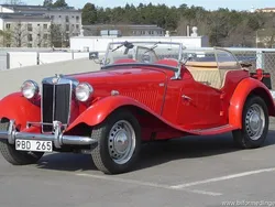 Röd Begagnad 1950 MG TD Cab | 335 000 kr