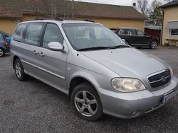 Grå Begagnad 2005 Kia Carnival 2 Minibuss | 39 900 kr