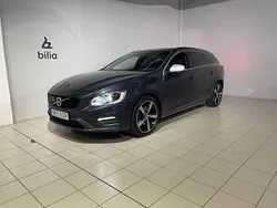 Grå Begagnad 2018 Volvo V60 R-Design Kombi | 189 500 kr (Superpris)