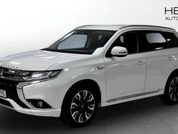Svart Begagnad 2018 Mitsubishi Outlander P-HEV Kombi | 199 900 kr