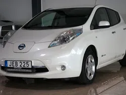 Vit Begagnad 2015 Nissan Leaf Halvkombi | 64 500 kr (Bra pris)