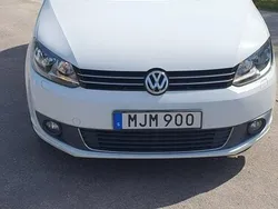Vit Begagnad 2014 VW Touran Minibuss | 115 000 kr (Lite dyr)