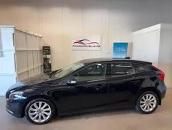 Svart Begagnad 2014 Volvo V40 Kinetic Kombi | 124 900 kr (Marknadspris)