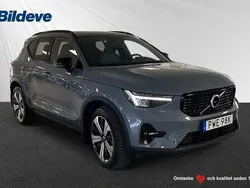 Grå Begagnad 2023 Volvo XC40 Plus SUV | 399 900 kr (Marknadspris)