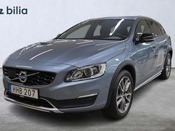 Blå Begagnad 2016 Volvo V60 CC Business Edition Kombi | 149 000 kr (Marknadspris)